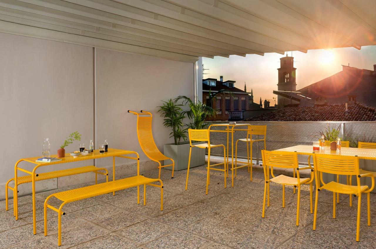 Bnbiz - Coworking Hotel ฟิโอเร็นซัวลา ดาร์ดา ภายนอก รูปภาพ