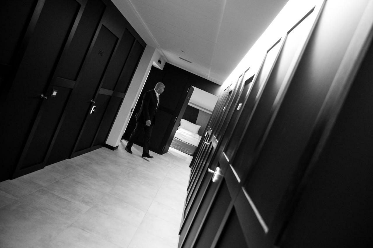 Bnbiz - Coworking Hotel ฟิโอเร็นซัวลา ดาร์ดา ภายนอก รูปภาพ