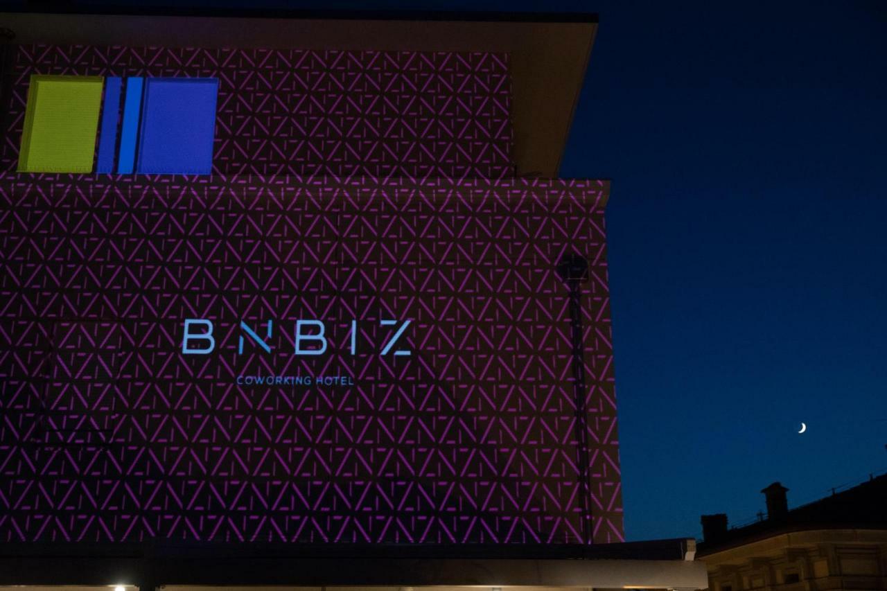 Bnbiz - Coworking Hotel ฟิโอเร็นซัวลา ดาร์ดา ภายนอก รูปภาพ